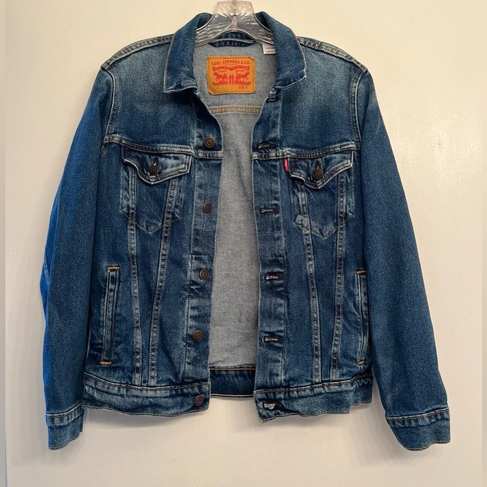Levi's Trucker Jacket in a dark wash blue denim size S